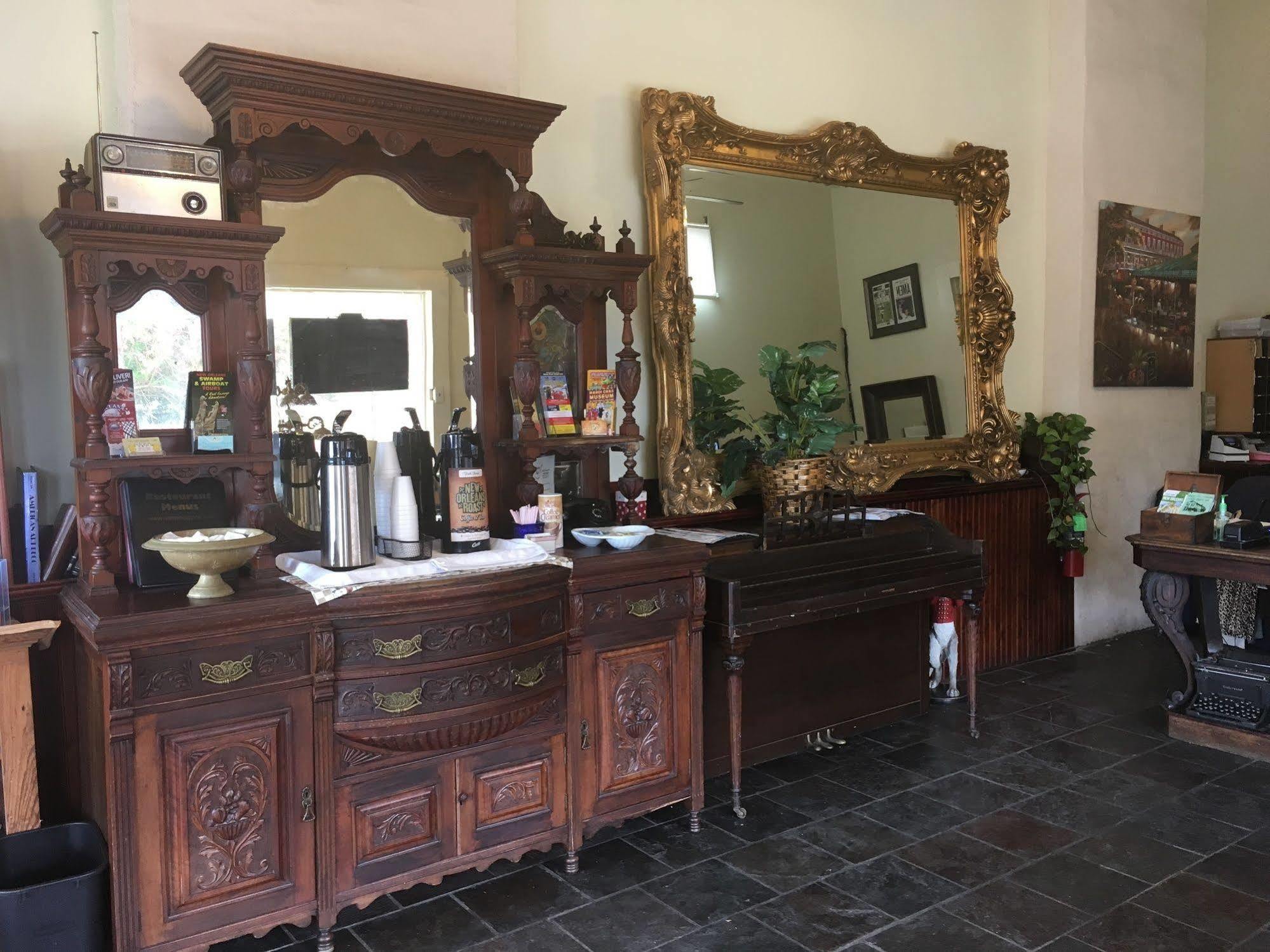 Historic Mardi Gras Inn นิวออร์ลีนส์ ภายนอก รูปภาพ