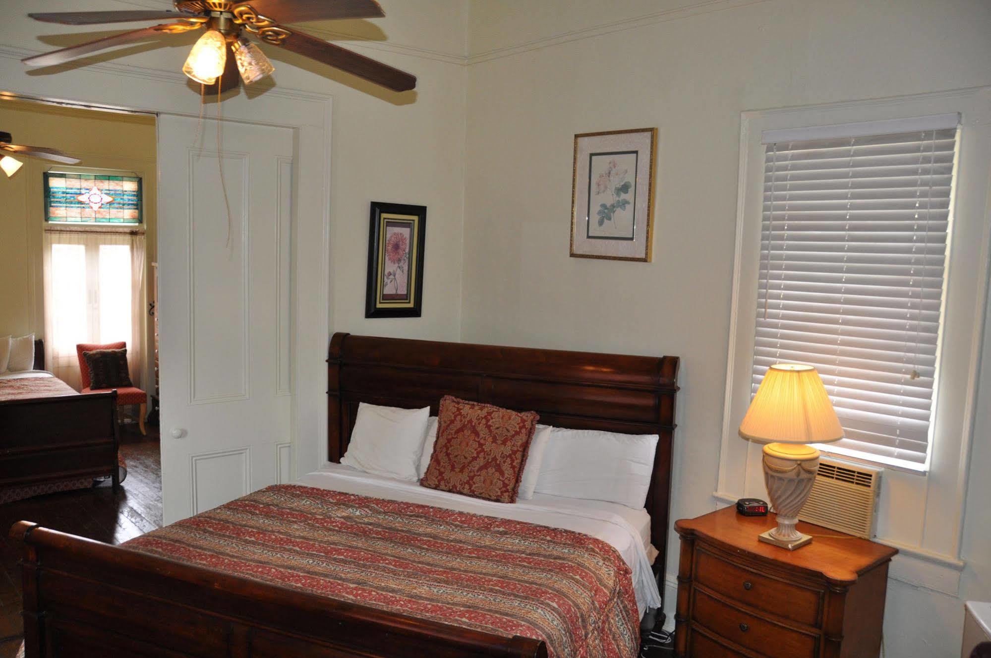Historic Mardi Gras Inn นิวออร์ลีนส์ ภายนอก รูปภาพ